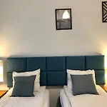 Amber Guest Hotel 2*