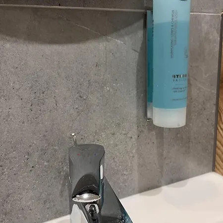 Amber Guest Hotel 2*