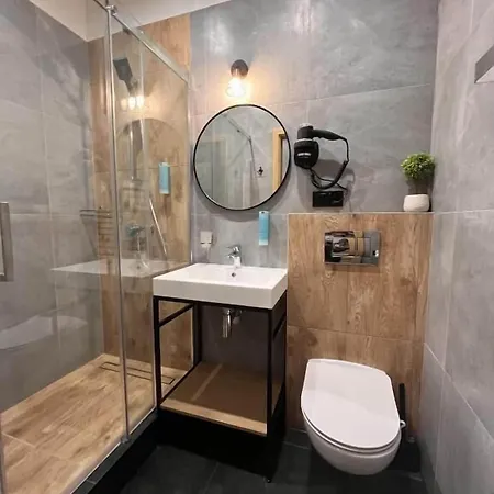 Amber Guest Hotel 2*