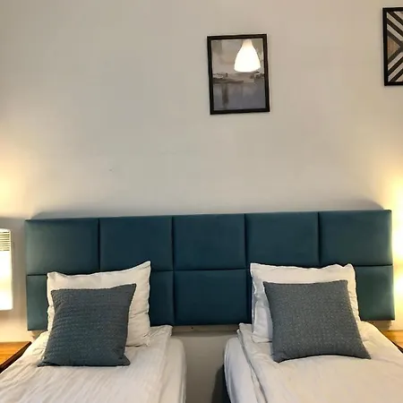 Amber Guest Hotel 2*